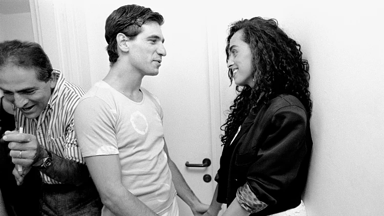 אלון אבוטבול עם הזמרת ריטה, 1989