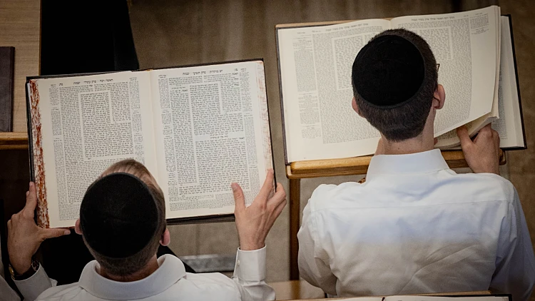 תלמידי ישיבה חרדים