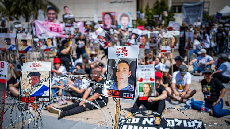 זעקת החירום של משפחות החטופים: "תוציאו אותם מהמנהרות"
