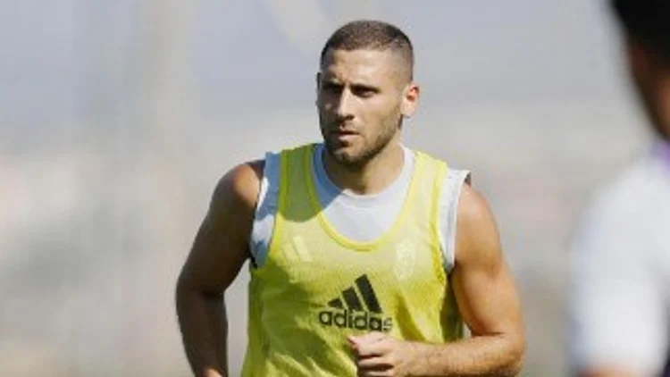 האוהדים מחו, דיסלדורף התקפלה: בוטלה העסקה עם שון וייסמן