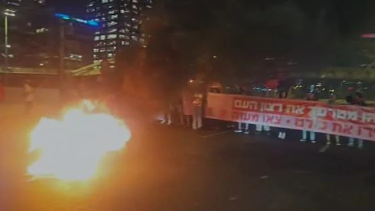 אלפים במחאות למען החטופים, מדורה הובערה באיילון: "צאו מעזה"