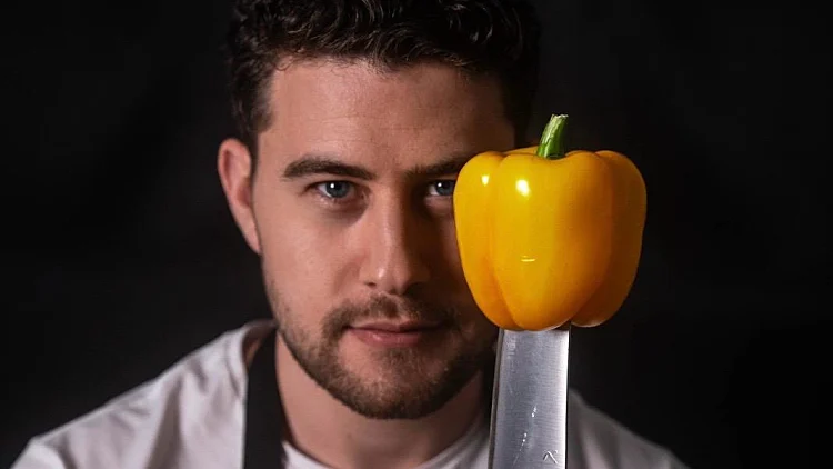 האיש הזה המציא מתכון מטורף לצ'יפס דפי אורז. המתכון בפנים