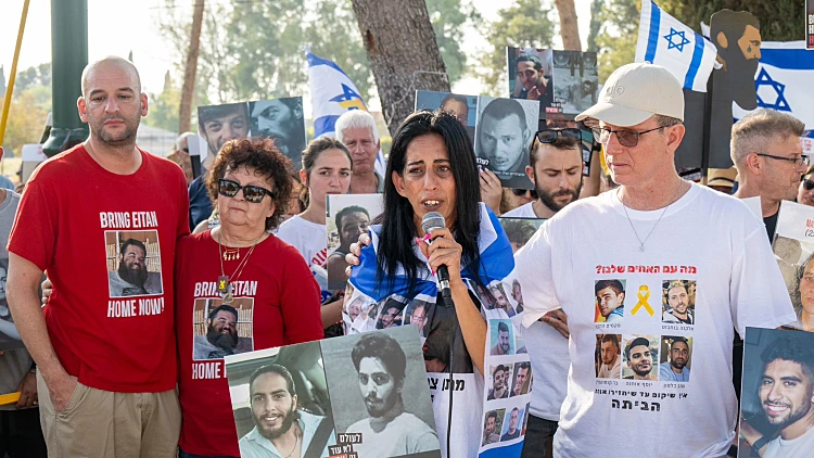 שורדי שבי מול בית השר כ"ץ: "לא נוכל להשתקם כל עוד הם שם"