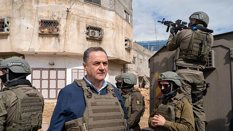 שר ביטחון בפריימריז: כך קורץ כ"ץ לבייס - מהקומה ה-14 בקריה