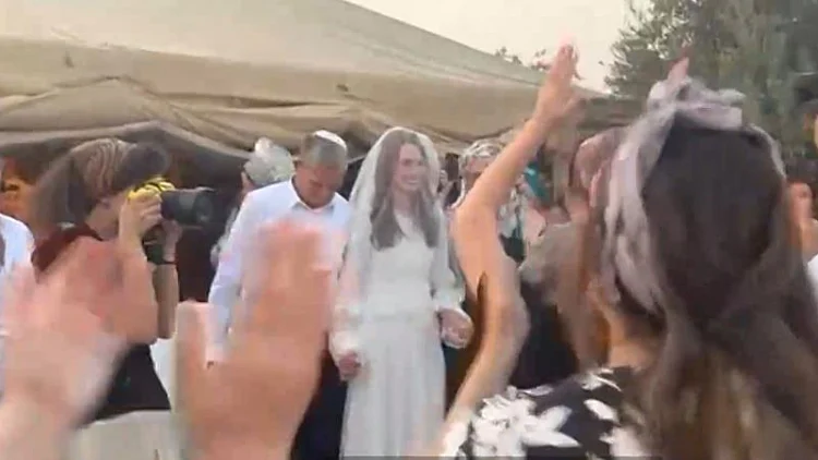 מתחתנים בצל הכאב: "ייקח קצת זמן - אבל את תבחרי בחיים"