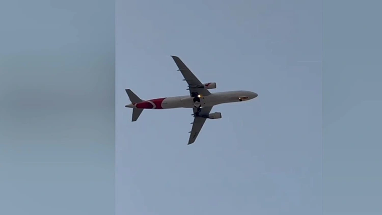 בהלה באוויר: תיעוד מתוך ממטוס ארקיע שהכריז על מצב חירום