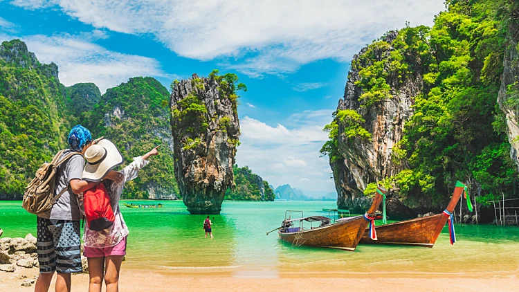 Couple,traveler,on,beach,joy,nature,scenic,landscape,james,bond