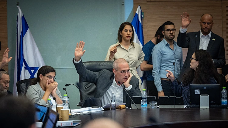ח"כ חנוך מילביצקי מנהל את הדיון בוועדת הכספים
