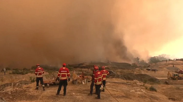 אירופה בוערת: שריפות ענק מפורטוגל ועד יוון