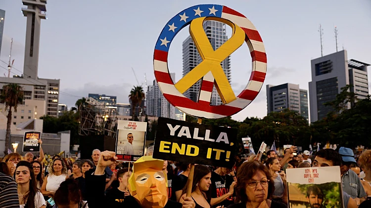 טראמפ: "חמאס מוכן לשלום, ישראל צריכה להפסיק להפציץ בעזה"