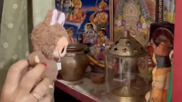 סגדה ללבובו כי חשבה שמדובר באל סיני