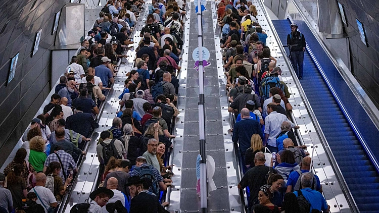 כאוס תחבורתי: במקביל לחסימות - גם הרכבת לי-ם תופסק מהצהריים