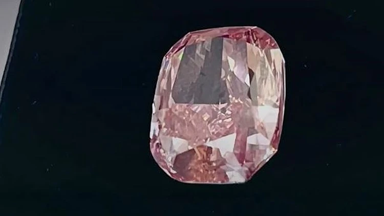 יהלום ב-25 מיליון דולר: השוד בדובאי והמצוד אחר הגנבים