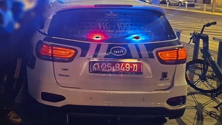 ניידת משטרה בתל אביב
