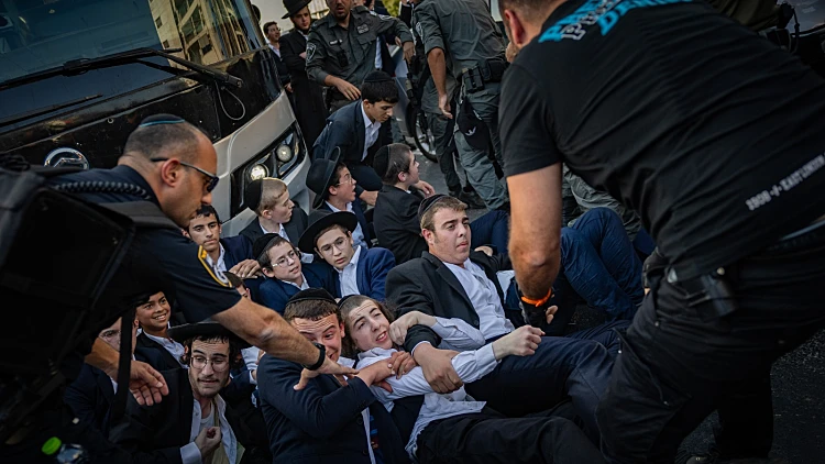 הקרב על חוק הפטור: מתגברות ההפגנות נגד הח"כים החרדים