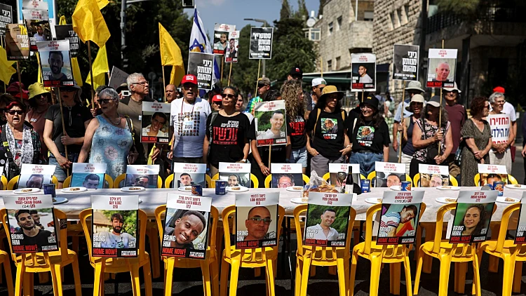 משפחות חטופים מול מעון רה"מ: "רק לחץ ציבורי יחזיר אותם"