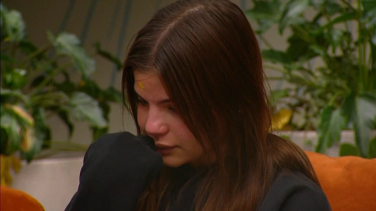 "אם זה מפריע לך, אתרחק ממנה": שירז פורצת בבכי בשיחה עם חן