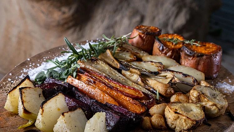 ארוחת נוודים, מלון עין גדי