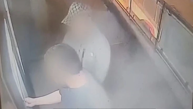 הדייט שהפך לסיוט: תקף צעיר, איים - וסחט ממנו דמי כופר