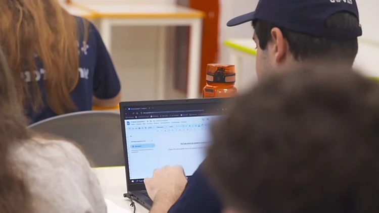 מבחן הבינה: האם תלמידים שנעזרים ב-AI זוכרים את החומר?