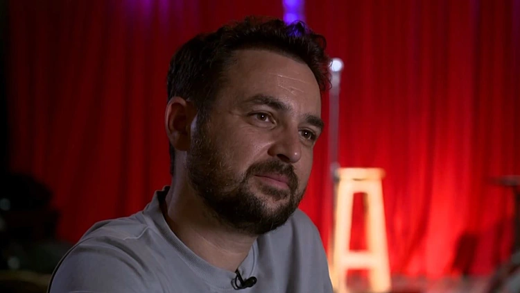 "אני גיורא ואני רוסי": הסטנדאפיסט שנתן קול לדור שלם של עולים