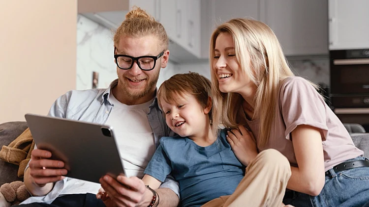 מה משפיע יותר על הראייה – תורשה או הרגלים? כך או כך, ניתוח הלייזר מציע פתרון ברור