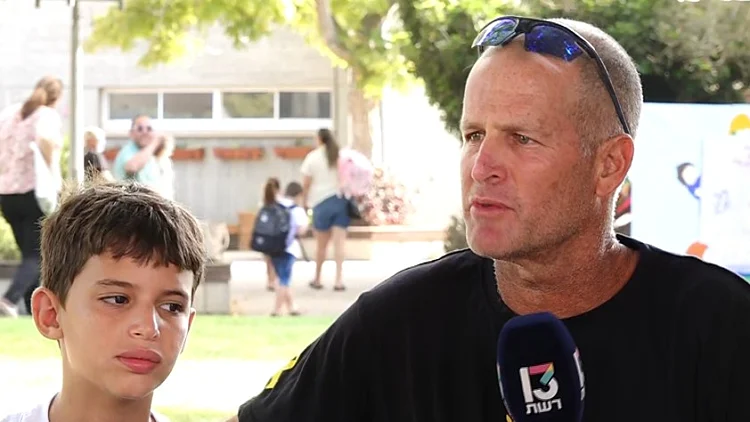 "אנחנו כל ערב הולכים לישון ב-7.10 וקמים למחרת ב-7.10"