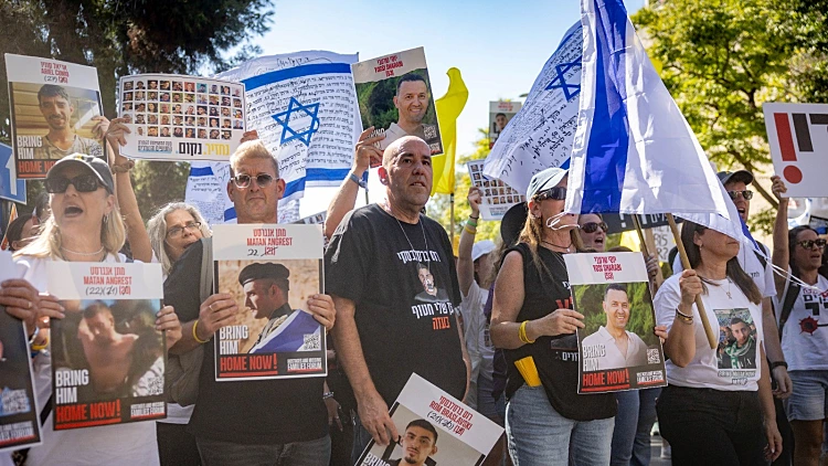 כבישים נחסמו במחאה: "הממשלה מתעללת בנו; סיימו את הסיוט"