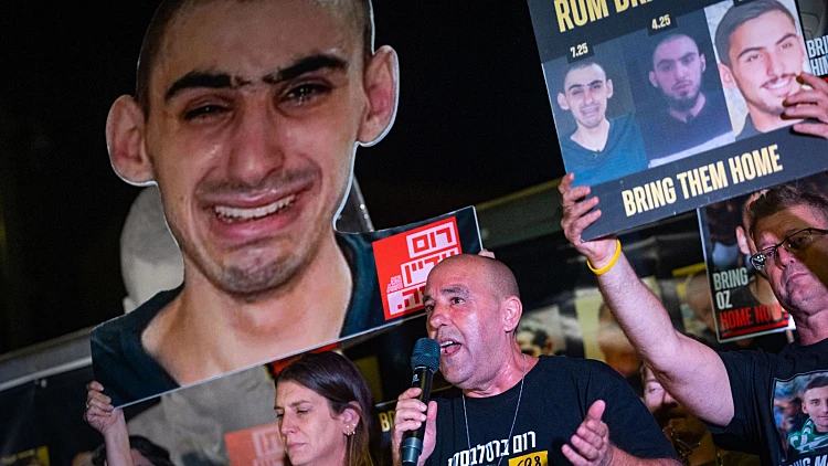 נתניהו על המפגינים: "פלנגות"; אביו של רום: "תתבייש לך"