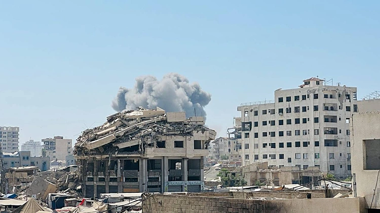 לאחר אזהרות פינוי: צה"ל הפציץ בניין רב-קומות של חמאס בעיר עזה