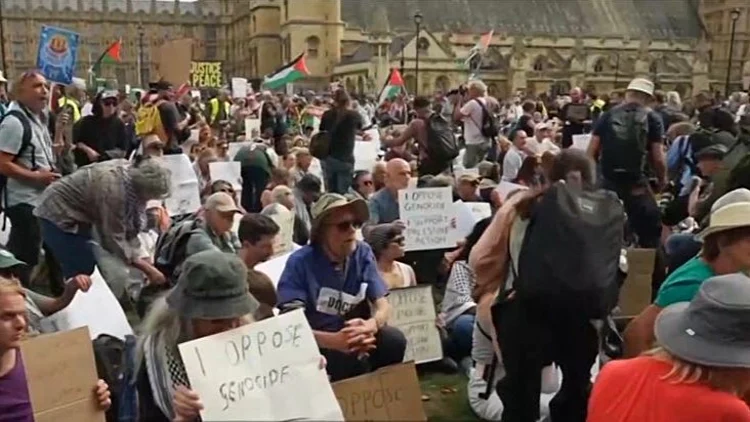 גל המחאות נגד ישראל: מאות עצורים בלונדון, עימותים בסידני