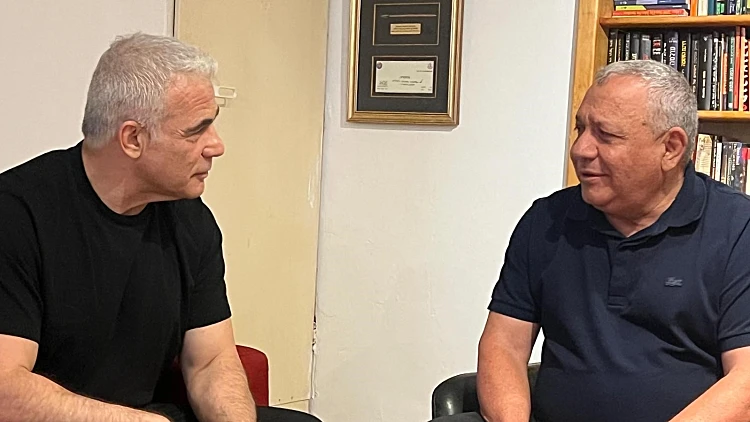 גדי איזנקוט ויאיר לפיד