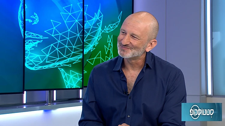 ניתוח ראשון בעולם בגישה זעיר פולשנית בברגי קרבון בעמוד השדרה