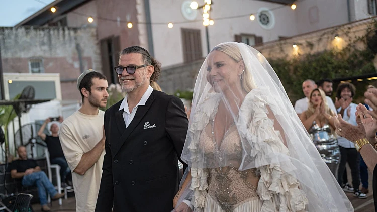 "לא עונה": מה גרם לזמר המפורסם לחזור לאקסית המיתולוגית?