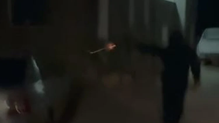 פתחו באש לכל עבר בשכונת מגורים - והעלו את התיעוד לרשת