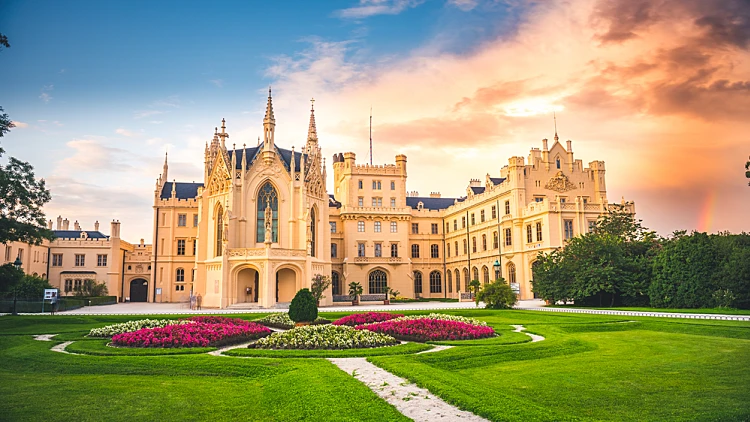 הגנים של טירת לדניצה (Lednice Chateau) בצ'כיה