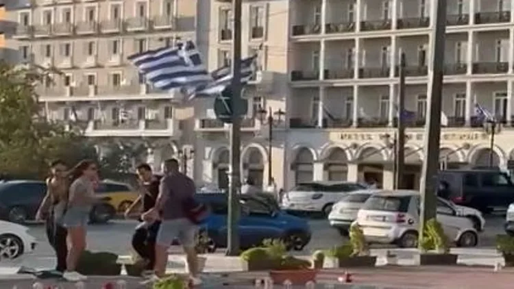 תיעוד: צעיר נכה צה"ל הותקף ע"י פלסטינים ביוון - ונעצר