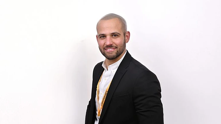 ״80 אחוז מהדירות נתקעות לא בגלל שאין קונים אלא בגלל שאין תהליך שמוביל אותם עד החתימה״ | רשת 13