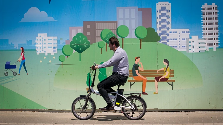 אלפי דוחות בדרך: עיריית תל אביב נגד רוכבי דו-גלגלי חשמליים