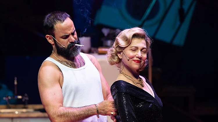 קרן מור ואסף פרי ב"חשמלית ושמה תשוקה"