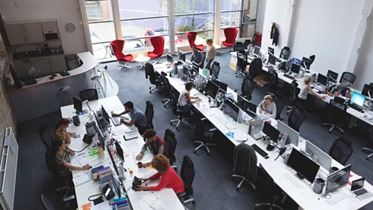 בלי יום ראשון, בלי ירידה בפרודוקטיביות: נציגות בישראל עוברת לשבוע עבודה של 4 ימים | רשת 13