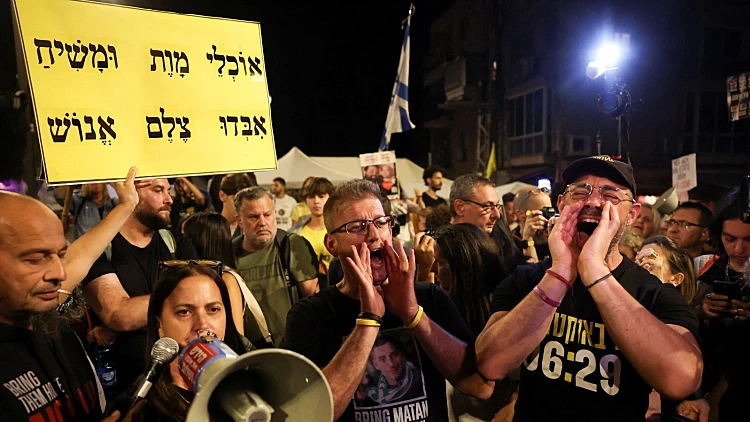 אלפים מול מעון רה"מ: "לא ניתן לו שקט, שיסתכל לנו בעיניים"