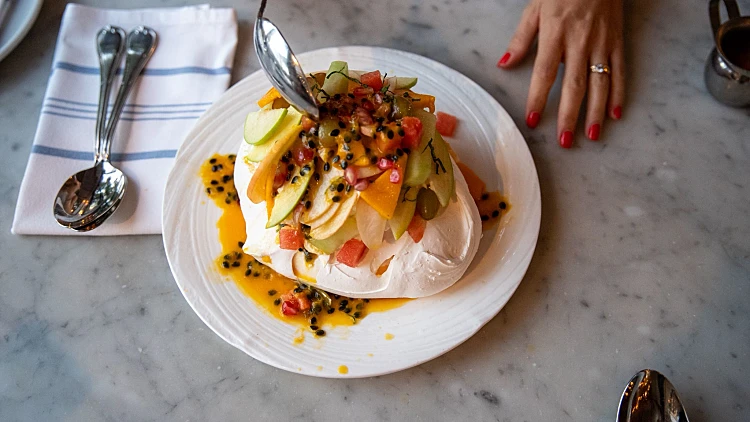 ראשונה שובבה וקינוח מיתולוגי: 2 מתכוני שף אלגנטיים לראש השנה