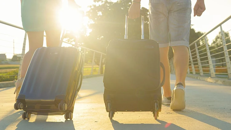 השוואת ביטוח נסיעות לחו"ל: מה חשוב לכלול בביטוח בסיסי | רשת 13