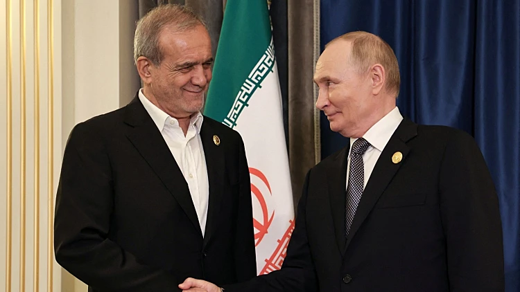 נשיא רוסיה ולדימיר פוטין עם נשיא איראן מסעוד פזשכיאן