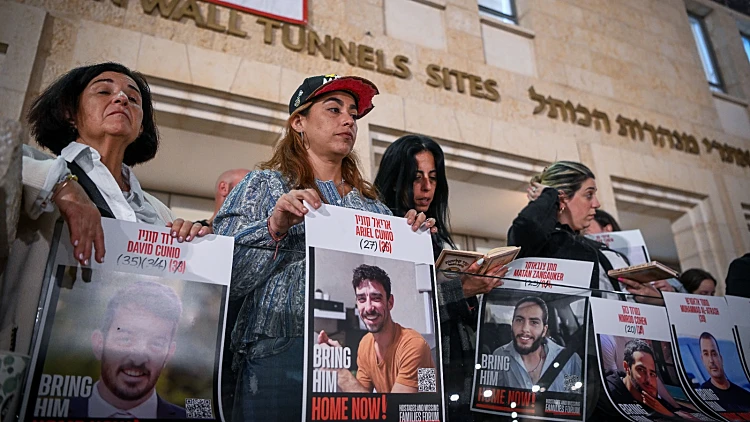 דתיים, חילונים - ושורדי שבי: לילה של סליחות בכותל המערבי