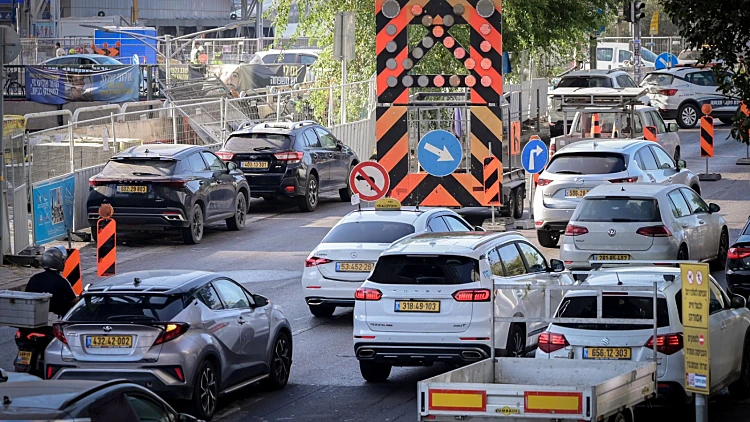 עבודות בגשר השלום בתל אביב