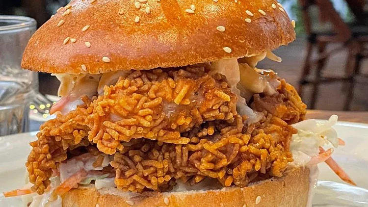 קריספי צ'יקן, אגאדיר