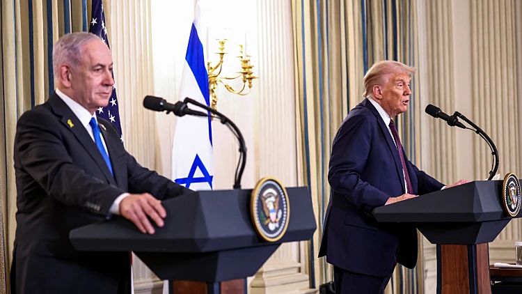 טראמפ שוב כופף את ידה של ישראל: מי המרוויחים הגדולים?