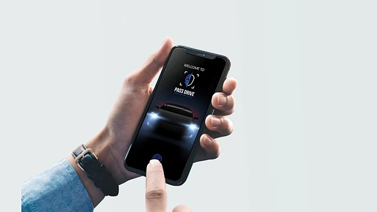 הסוף לקודן ברכב: הפיתוח הישראלי שהופך את הסמארטפון למפתח חכם ומונע שכחת ילדים | רשת 13